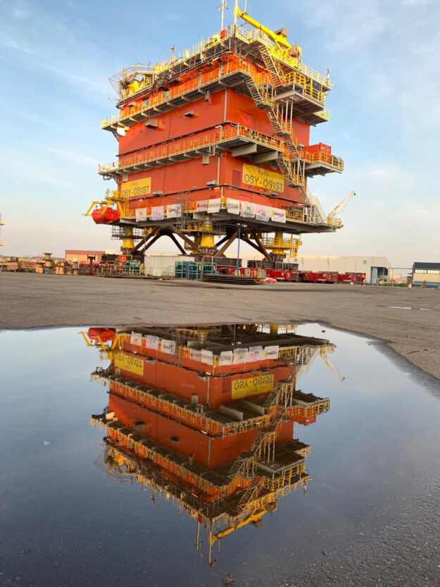 Elia topside at yard Heerema Zwijndrecht