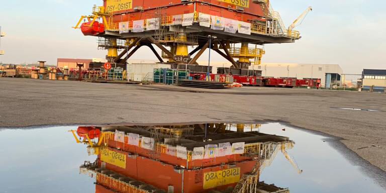 Elia topside at yard Heerema Zwijndrecht